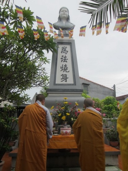 thich nu dieu quang01.jpg